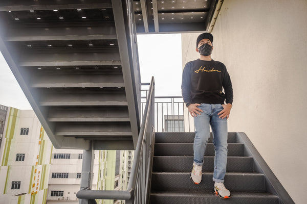 BLACKGOLDSERIES: GOLD PULLOVER WITH SIDE ZIPPER back view, Hombre Singapore
