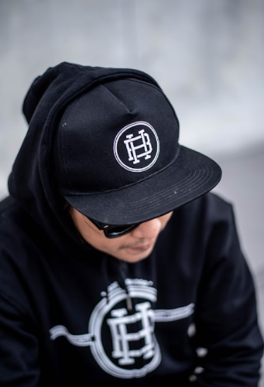 BLACK & WHITE HOMBRE EMBLEM | HOMBRE CLASSICS