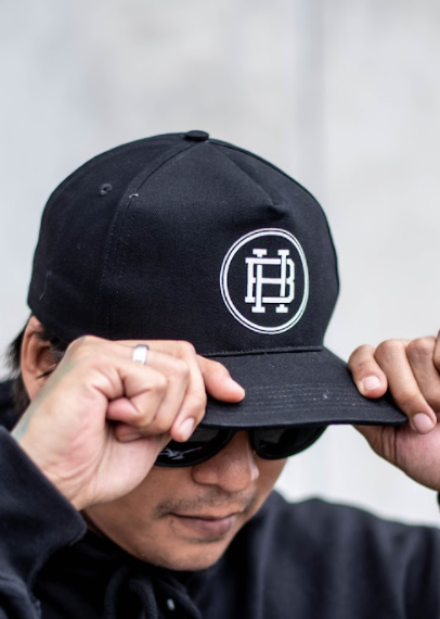 BLACK & WHITE HOMBRE EMBLEM | HOMBRE CLASSICS