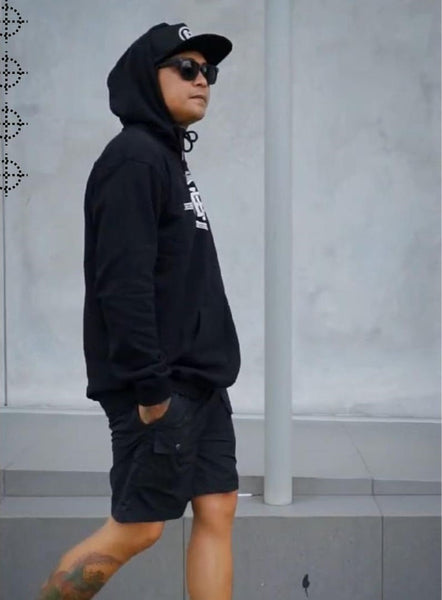 Black hoodie kangaroo pocket and hood detail, Hombre Classic