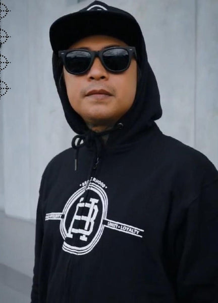 Black hoodie branding close-up, Hombre21 Classic