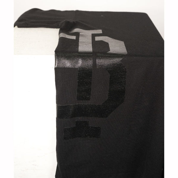 BLACK T-SHIRT | SIDE LOGO